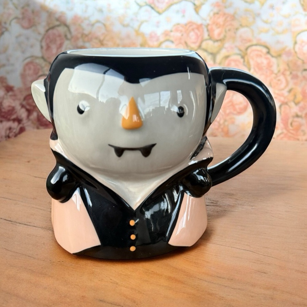 HYDE & EEK HALLOWEEN VAMPIRE CERAMIC MUG 4 INCHES TALL